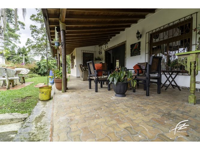 Casa de 4 alcobas en venta en Guarne, 300 m² · foto 12 de 24