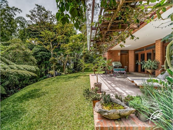 Casa de 2 alcobas en venta en El Poblado, Medellín, 484 m² · foto 2 de 24