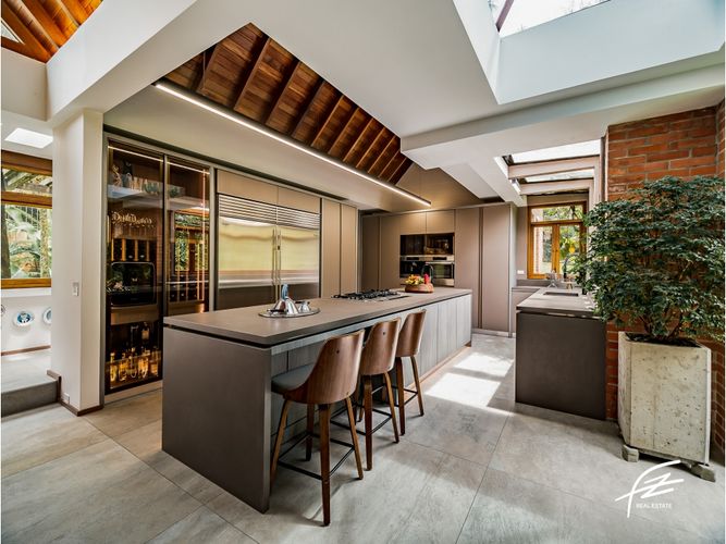 Casa de 2 alcobas en venta en El Poblado, Medellín, 484 m² · foto 3 de 24