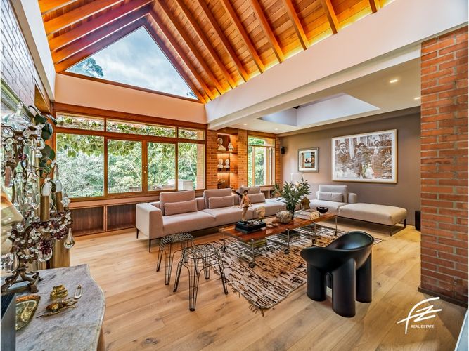 Casa de 2 alcobas en venta en El Poblado, Medellín, 484 m² · foto 7 de 24