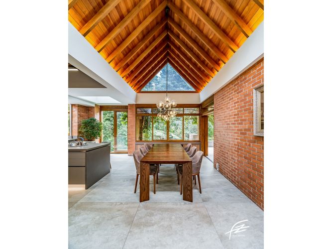 Casa de 2 alcobas en venta en El Poblado, Medellín, 484 m² · foto 8 de 24