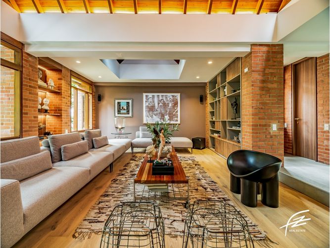 Casa de 2 alcobas en venta en El Poblado, Medellín, 484 m² · foto 11 de 24