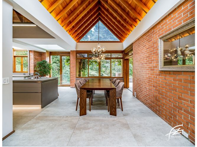 Casa de 2 alcobas en venta en El Poblado, Medellín, 484 m² · foto 13 de 24
