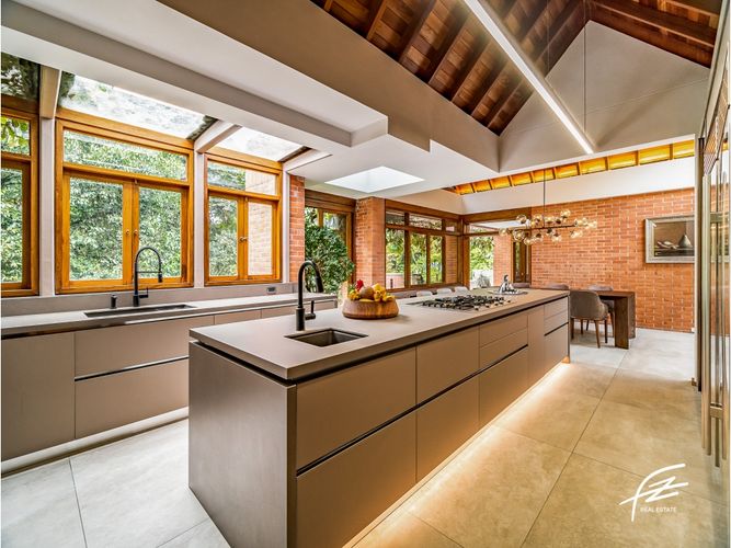 Casa de 2 alcobas en venta en El Poblado, Medellín, 484 m² · foto 14 de 24