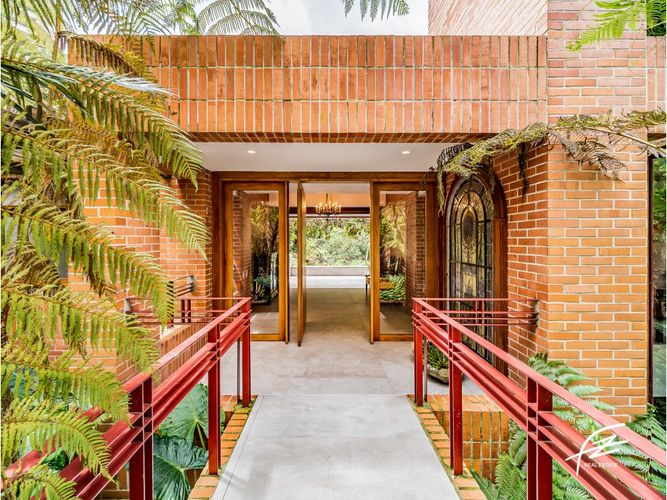 Casa de 2 alcobas en venta en El Poblado, Medellín, 484 m² · foto 16 de 24