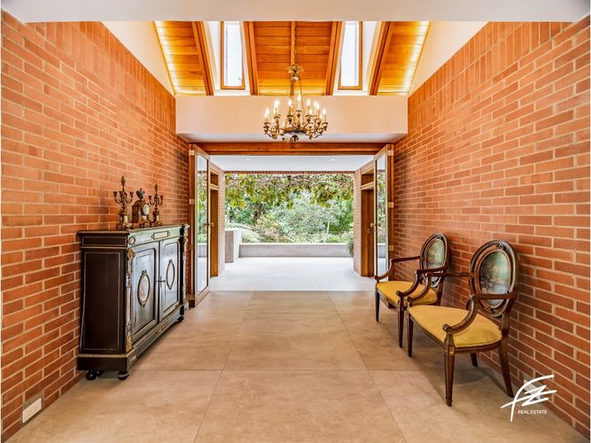 Casa de 2 alcobas en venta en El Poblado, Medellín, 484 m² · foto 18 de 24