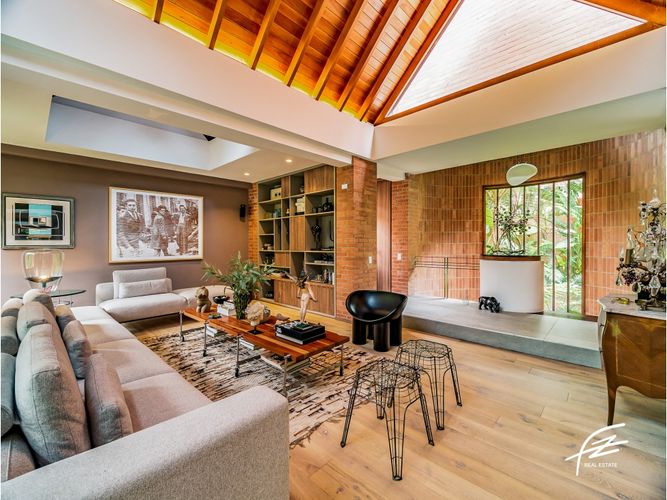 Casa de 2 alcobas en venta en El Poblado, Medellín, 484 m² · foto 21 de 24