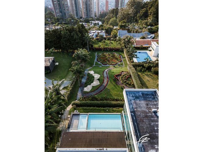 Casa de 7 alcobas en venta en Los Balsos, Medellín, 950 m² · foto 3 de 24