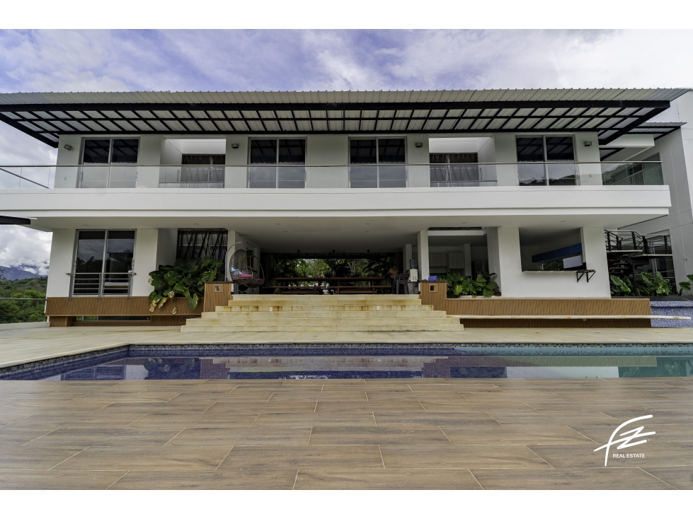 9BR Country House in Santa fe (700 m²) for Sale