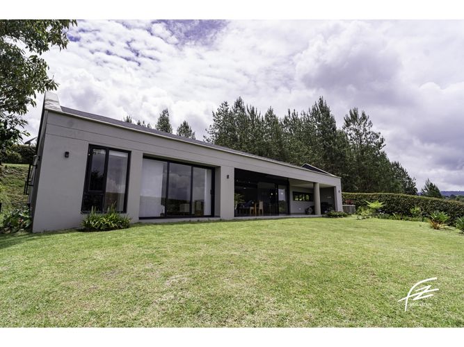 Casa de 4 alcobas en venta en San Felix, Bello, 300 m² · foto 2 de 24