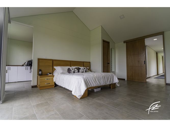 Casa de 4 alcobas en venta en San Felix, Bello, 300 m² · foto 4 de 24