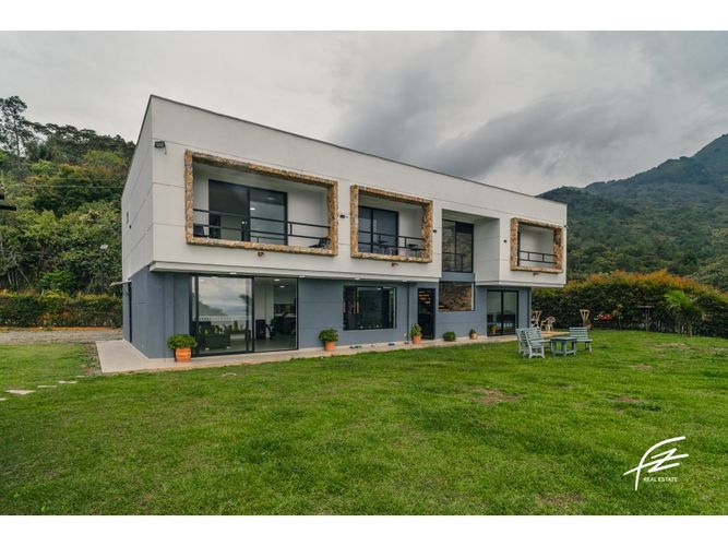 Casa de 4 alcobas en venta en Buenavista, Bello, 395 m² · foto 2 de 13