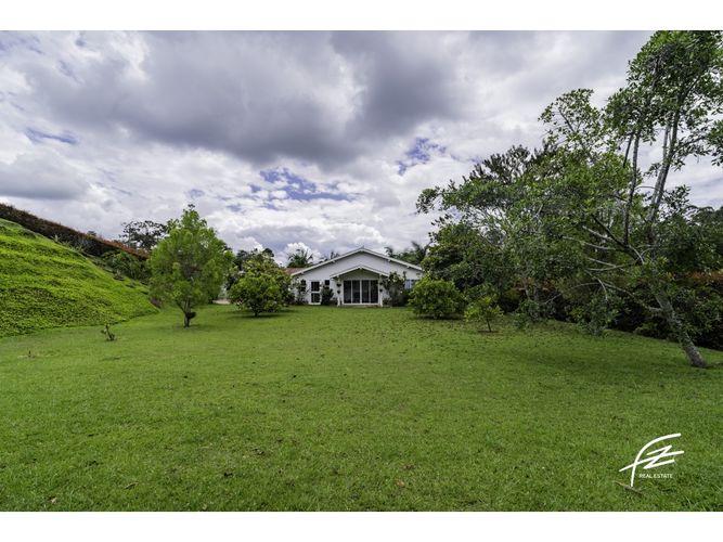 Finca en venta en El Carmen De Viboral, El Carmen de Viboral, 320 m² · foto 2 de 24