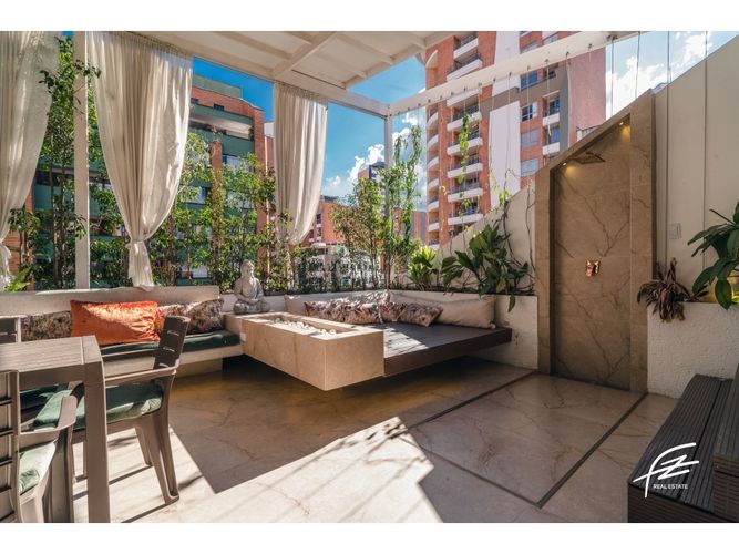 Casa de 4 alcobas en venta en Laureles, Medellín, 440 m² · foto 2 de 24