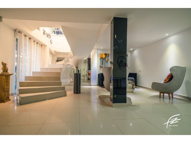Casa de 4 alcobas en venta en Laureles, Medellín, 440 m² · foto 3 de 24