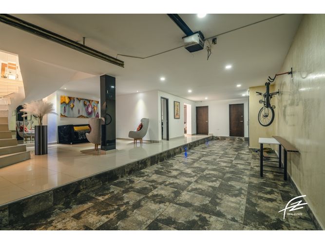 Casa de 4 alcobas en venta en Laureles, Medellín, 440 m² · foto 4 de 24