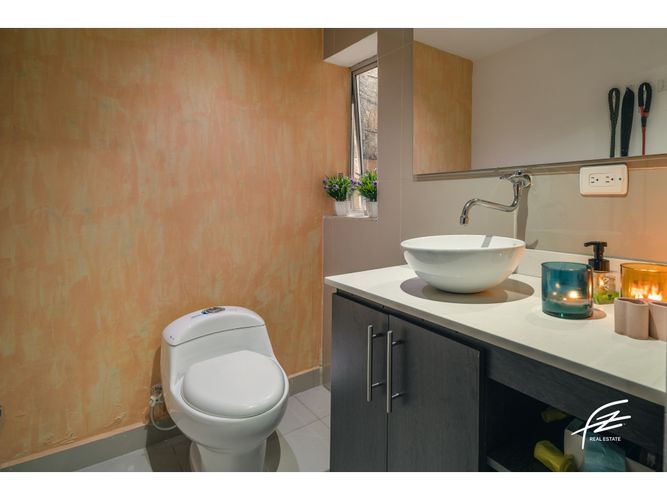 Casa de 4 alcobas en venta en Laureles, Medellín, 440 m² · foto 21 de 24