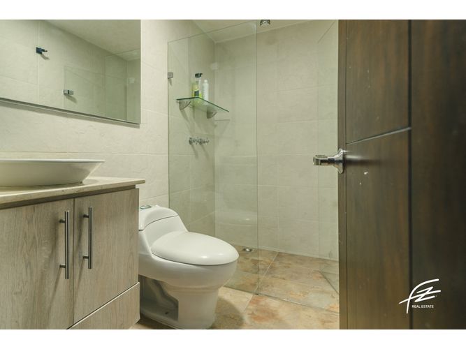 Casa de 4 alcobas en venta en Laureles, Medellín, 440 m² · foto 22 de 24