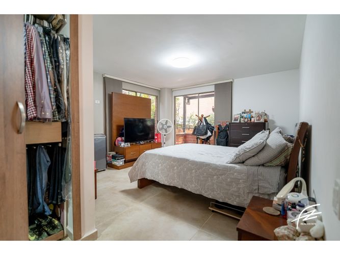 Apartamento de 4 alcobas en venta en El Poblado, Medellín, 201 m² · foto 13 de 24