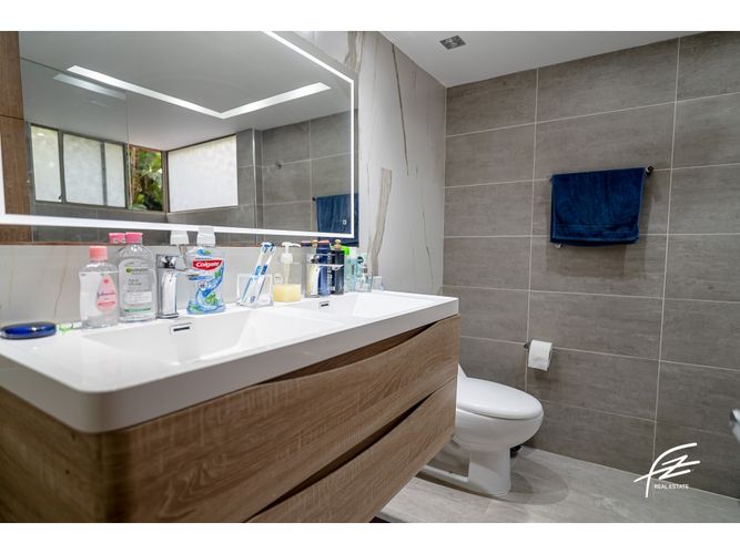 Apartamento de 4 alcobas en venta en El Poblado, Medellín, 201 m² · foto 14 de 24