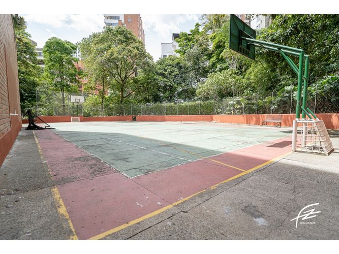 Apartamento de 4 alcobas en venta en El Poblado, Medellín, 201 m² · foto 23 de 24