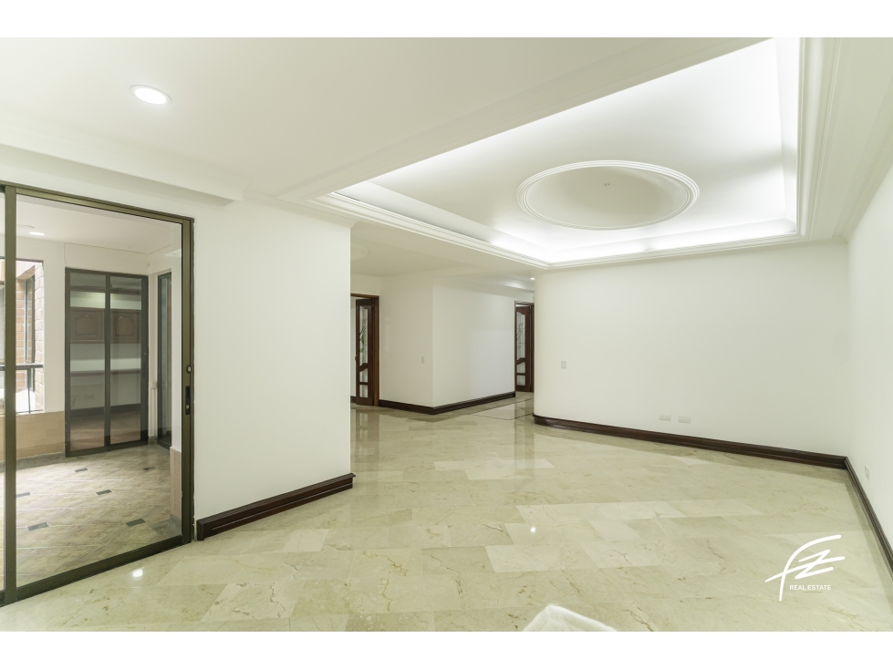 Apartamento en venta en El Poblado, Medellín · foto 2 de 24