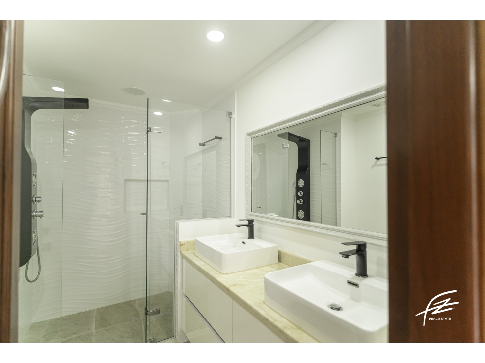 Apartamento en venta en El Poblado, Medellín · foto 11 de 24
