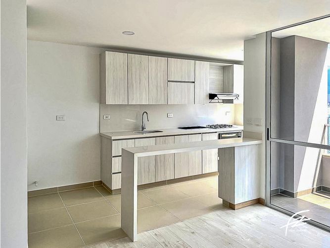 Apartamento de 2 alcobas en venta en San Juan Bautista, Itagüí, 75 m² · foto 3 de 12