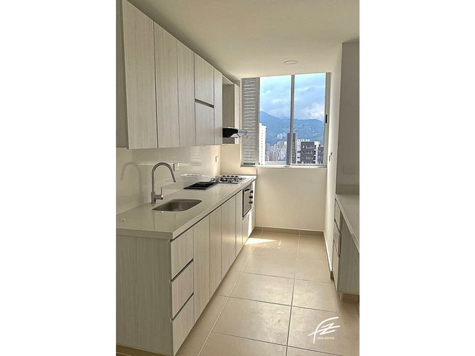 Apartamento de 2 alcobas en venta en San Juan Bautista, Itagüí, 75 m² · foto 4 de 12