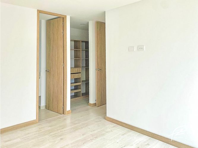 Apartamento de 2 alcobas en venta en San Juan Bautista, Itagüí, 75 m² · foto 5 de 12