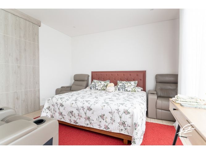 Casa de 3 alcobas en venta en El Retiro, 358 m² · foto 2 de 24