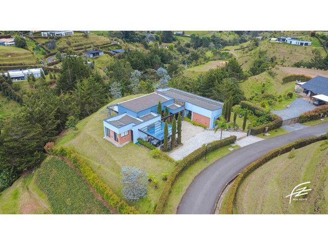 Casa de 3 alcobas en venta en El Retiro, 358 m² · foto 16 de 24