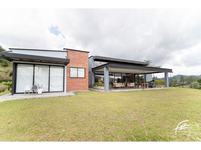 Casa de 3 alcobas en venta en El Retiro, 358 m² · foto 19 de 24