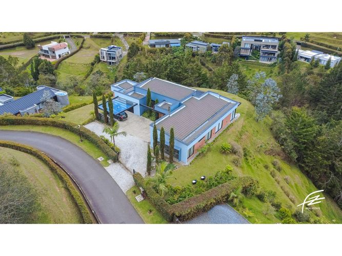 Casa de 3 alcobas en venta en El Retiro, 358 m² · foto 23 de 24