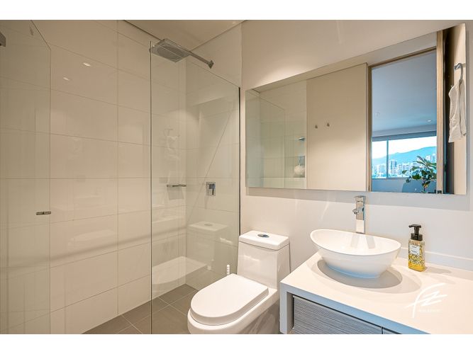 Apartamento de 3 alcobas en venta en El Poblado, Medellín, 140 m² · foto 3 de 24