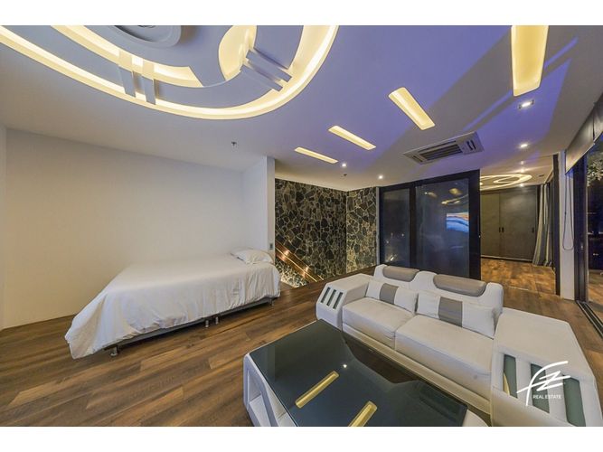 Apartamento en venta en El Poblado, Medellín · foto 2 de 24