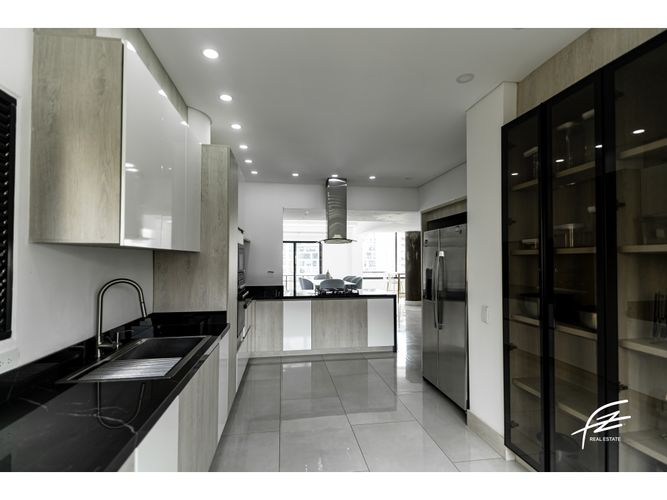 Apartamento de 3 alcobas en venta en El Poblado, Medellín, 245 m² · foto 8 de 22