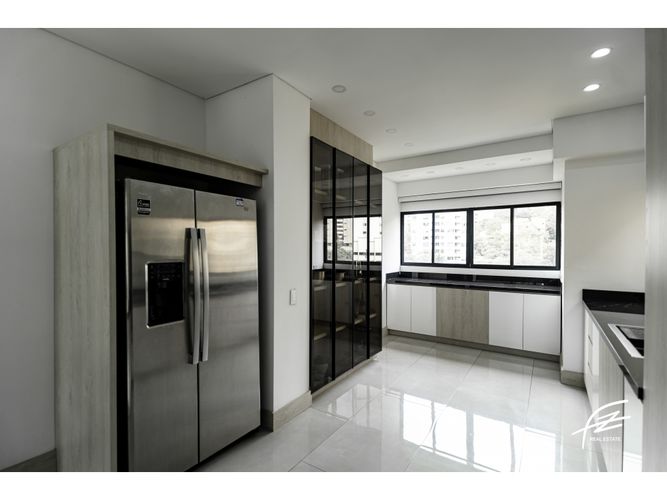 Apartamento de 3 alcobas en venta en El Poblado, Medellín, 245 m² · foto 9 de 22