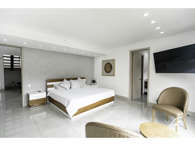 Apartamento de 3 alcobas en venta en El Poblado, Medellín, 245 m² · foto 18 de 22