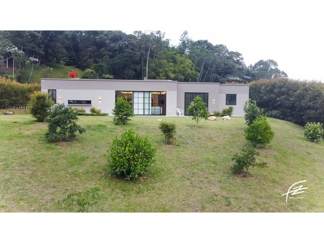 Casa de 2 alcobas en venta en Llano Grande, Rionegro, 1918 m² · foto 2 de 24