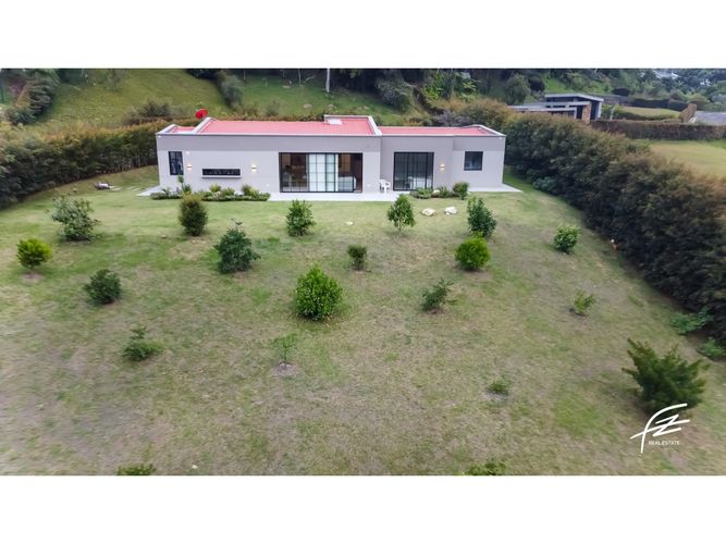 Casa de 2 alcobas en venta en Llano Grande, Rionegro, 1918 m² · foto 3 de 24