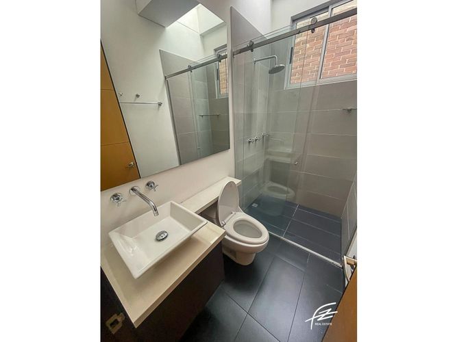 Casa de 4 alcobas en venta en San Marcos, Envigado, 331 m² · foto 3 de 22
