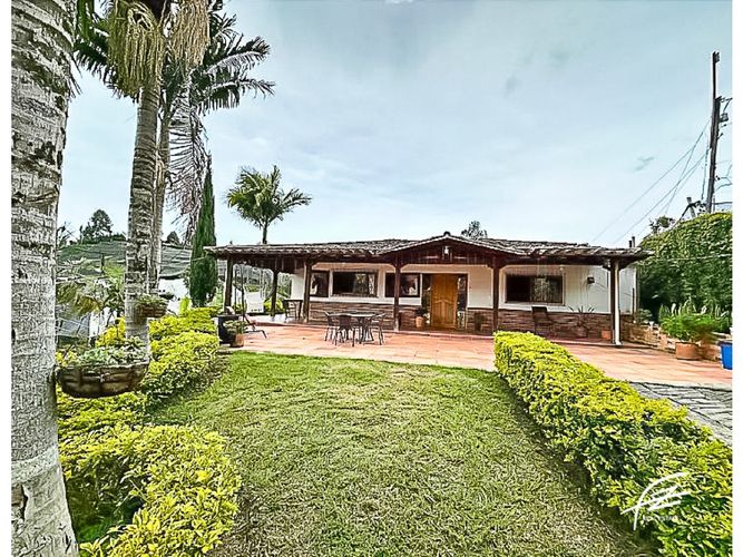 Finca en venta en El Carmen De Viboral, El Carmen de Viboral, 1000 m² · foto 2 de 24
