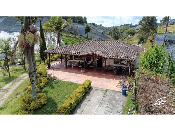 Finca en venta en El Carmen De Viboral, El Carmen de Viboral, 1000 m² · foto 4 de 24