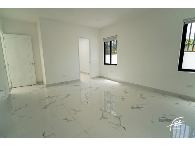 Casa de 3 alcobas en venta en Llano Grande, Rionegro, 320 m² · foto 8 de 24