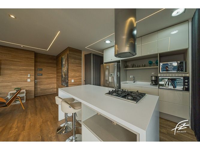 Apartamento de 2 alcobas en venta en El Poblado, Medellín, 149 m² · foto 4 de 22