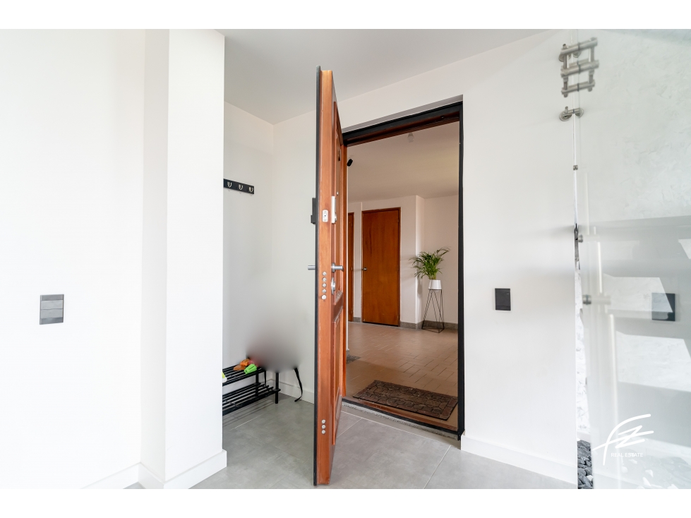 Apartamento en venta en El Poblado, Envigado · foto 2 de 24
