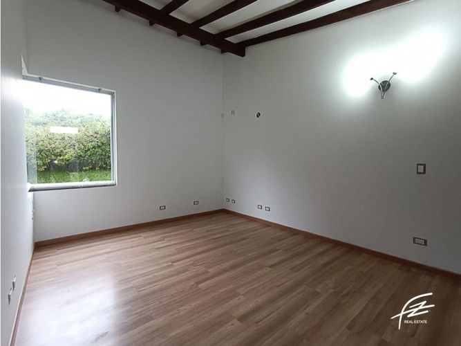 Casa de 5 alcobas en venta en Zona Centro, Envigado, 400 m² · foto 23 de 24
