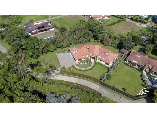 Casa de 5 alcobas en venta en Llano Grande, Rionegro, 600 m² · foto 8 de 24