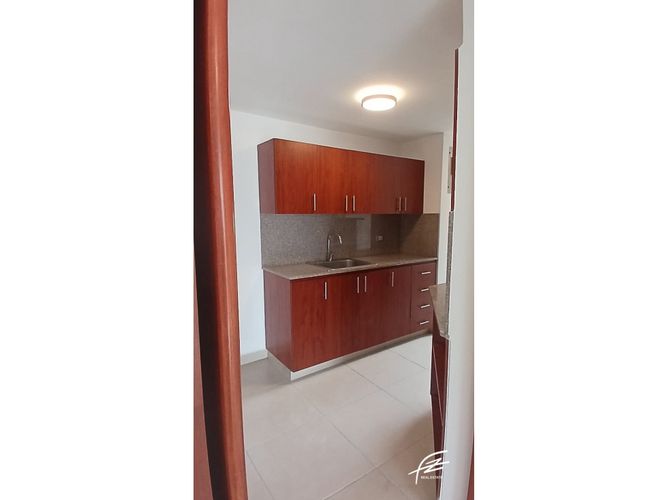 Apartamento de 3 alcobas en venta en El Poblado, Medellín, 95 m² · foto 2 de 18